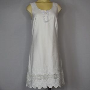 Decode 1.8 | White Laced Sleeveless Shift Dress 2